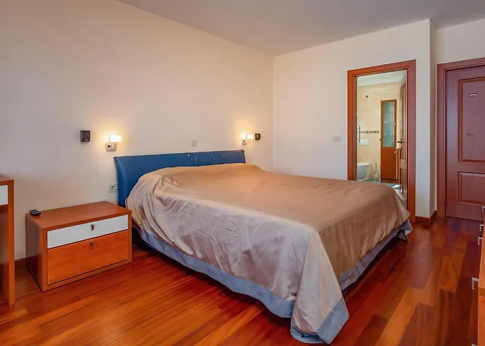 Amazing In Apartment *